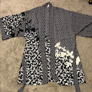 Chic Black and White Kimono Cardigan